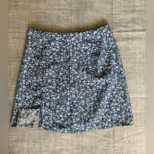 Selling blue skirt in good condition